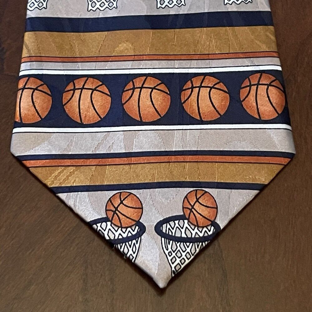 Vintage Museo 100% Polyester Men’s Neck Tie Made In Korea Basketball Print